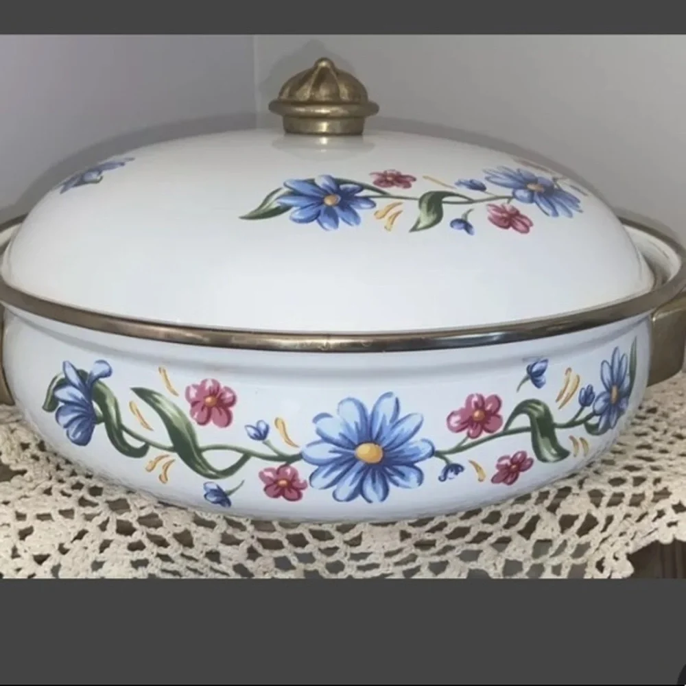 Vintage Regency Club Cooks Corner 3QT ENAMELED POT w BRASS HANDLES